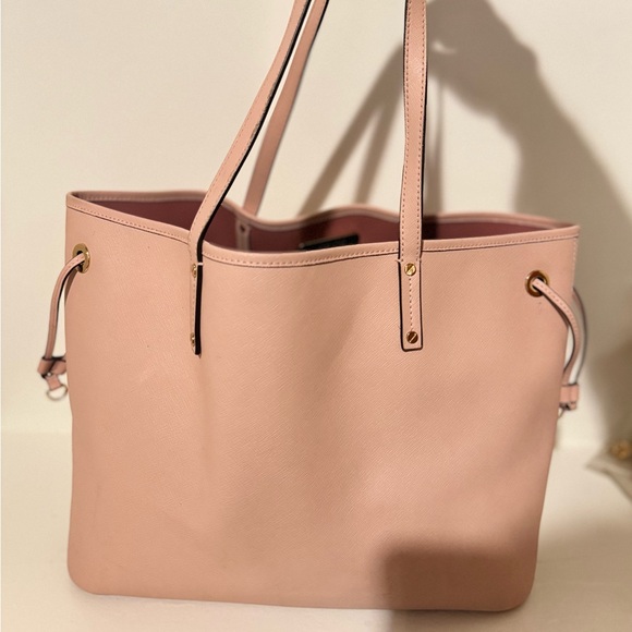 Michael Kors Jet Set Pink Reversible Leather Large Travel Tote - Picture 2 of 3